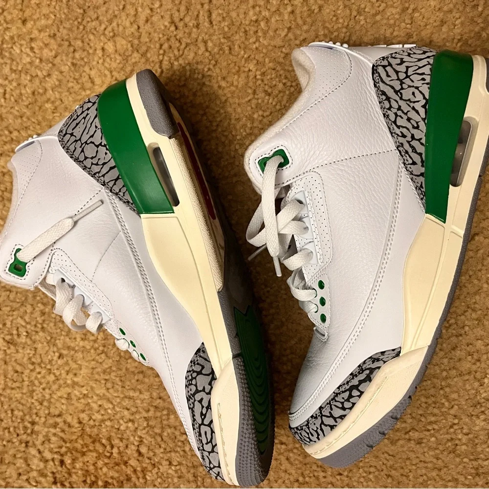 Women's Air Jordan 3 Retro "Lucky Green - Picture 4 of 9